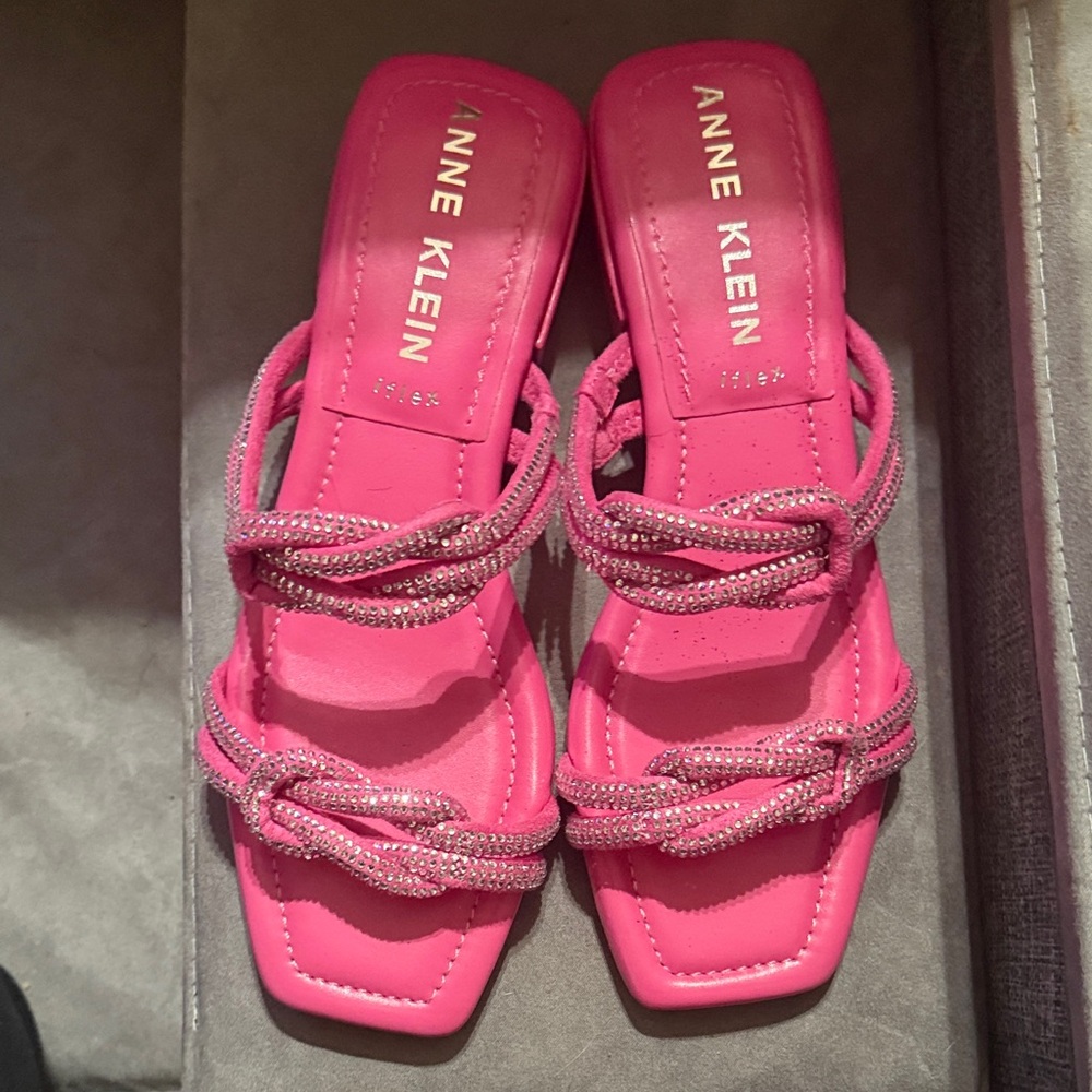 NWOT Anne Klein Fuchsia Rhinestone Women's Sandals